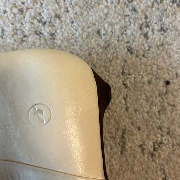 Bronx size 5.5 “no heel” boots in near new condition! Beautiful are rare - Picture 14 of 14